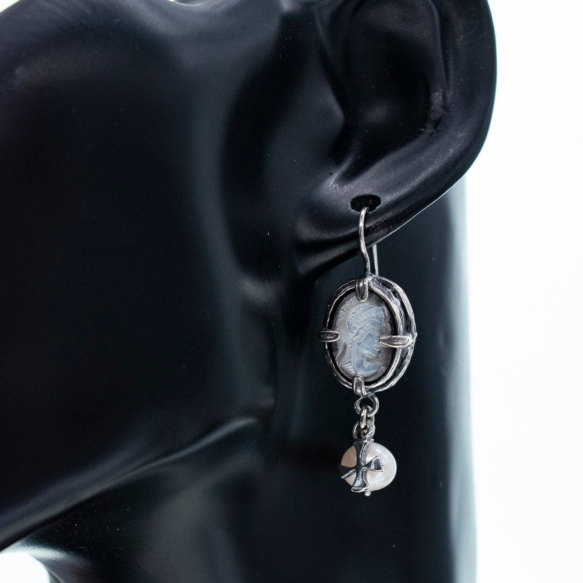 Italiaanse Schelp Camee Oorbellen – Sterling Zilver – Gem Kingdom