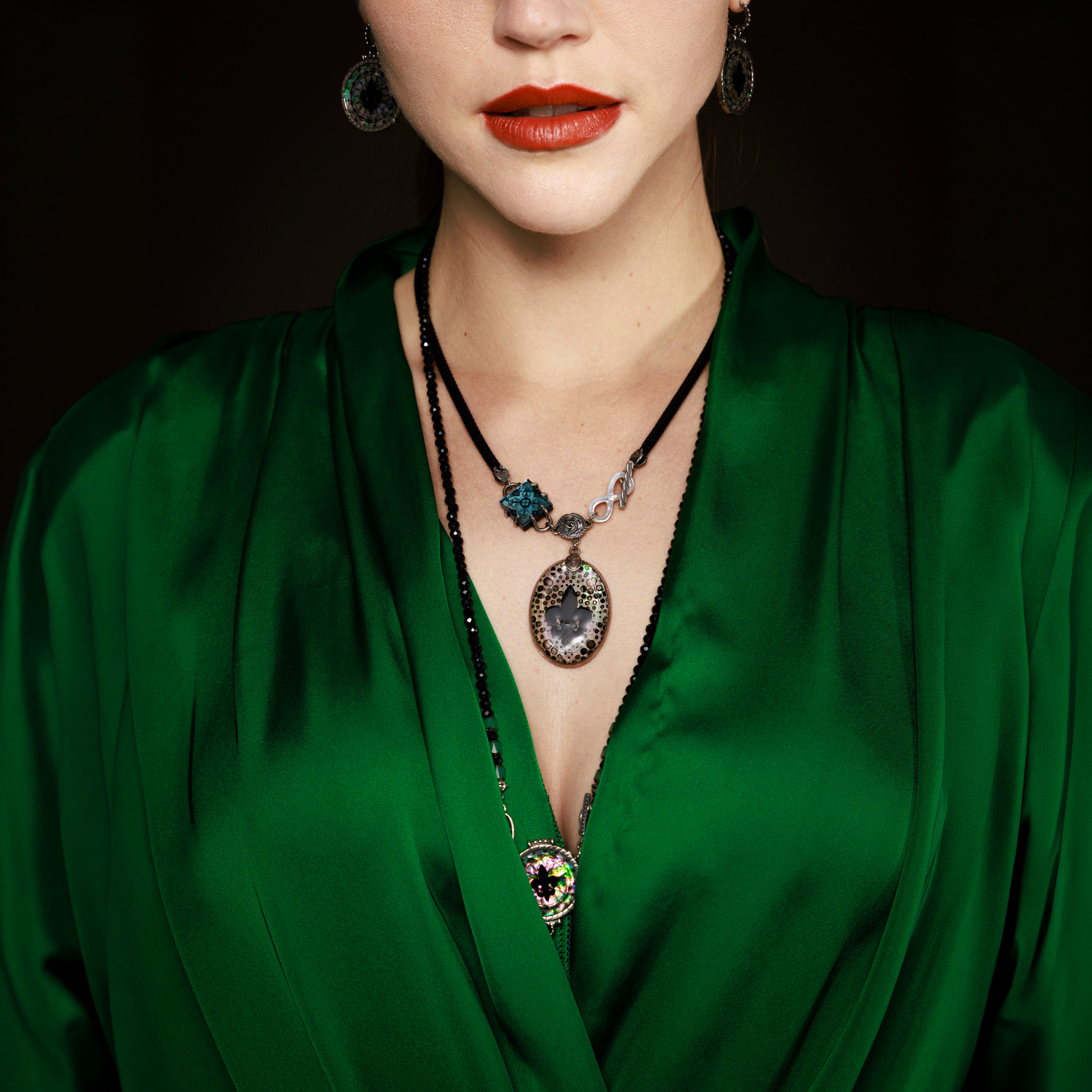 Fleur-De-Lis Resin Black Mesh Necklace