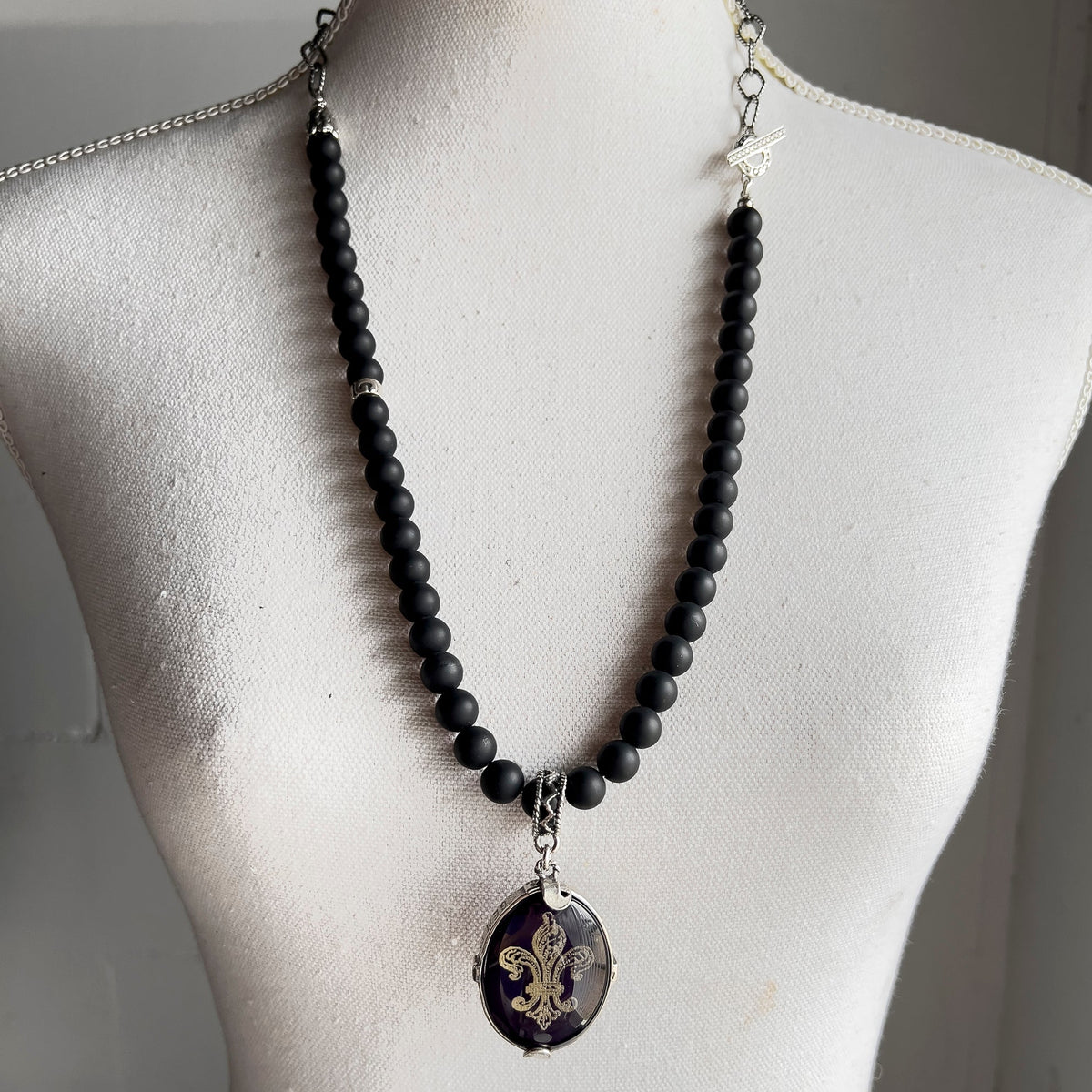 Fleur-De-Lis Necklace Black – Sterling Silver – Gem Kingdom