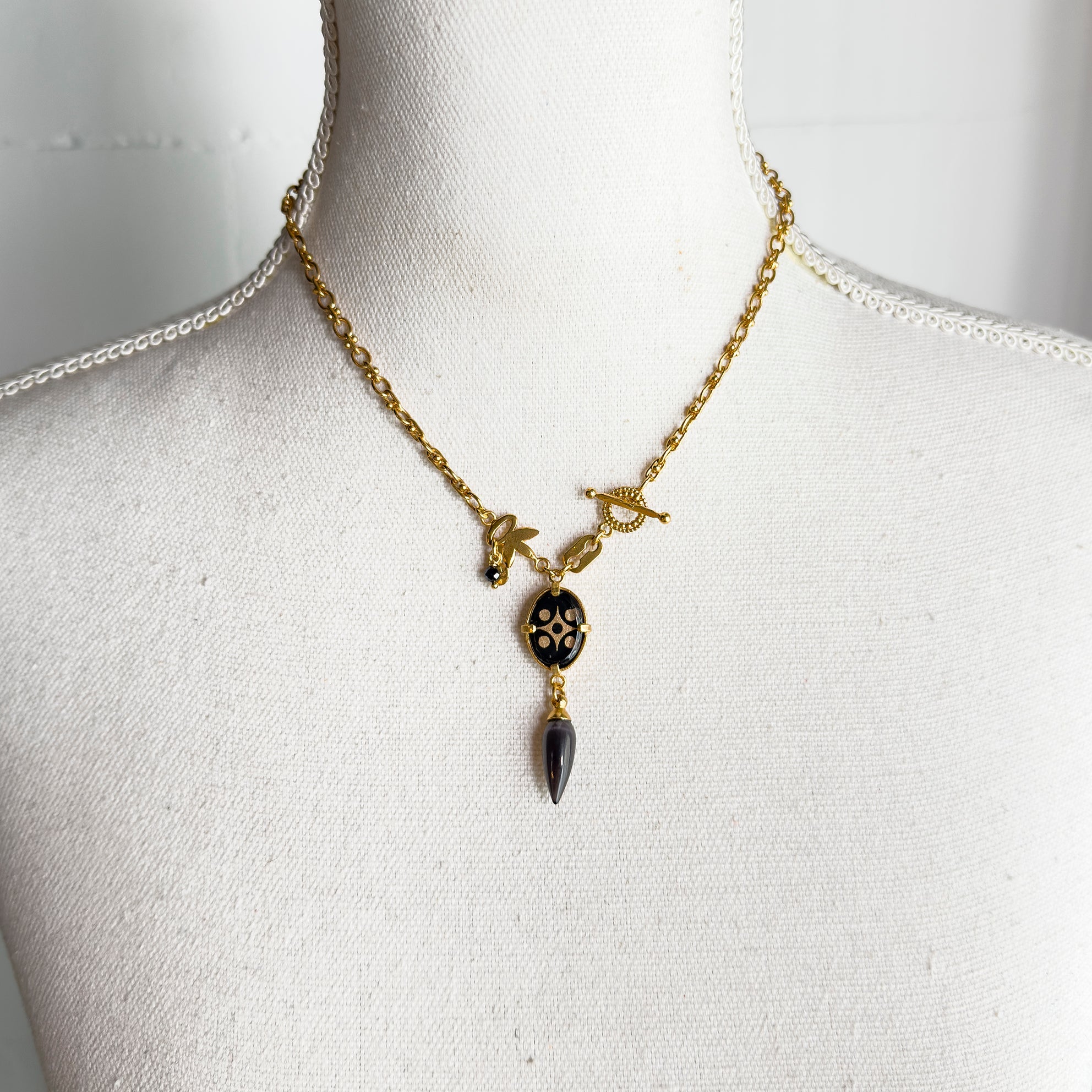 Black Intaglio Pendant Textured Link Necklace