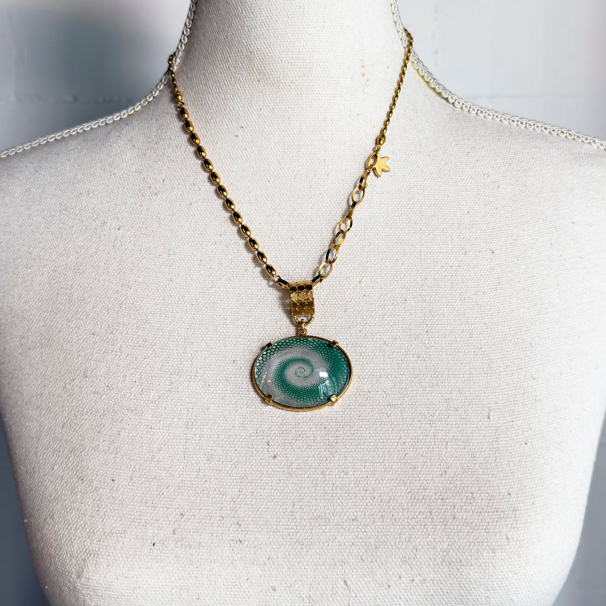 Green Spiral Intaglio Pendant – Gold Plated – Gem Kingdom