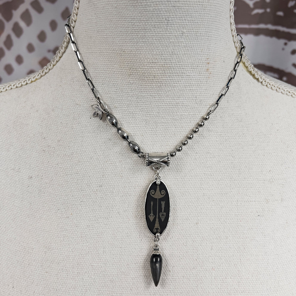 Leaf And Asymmetric Silver Necklace – Sterling Silver – Gem Kingdom