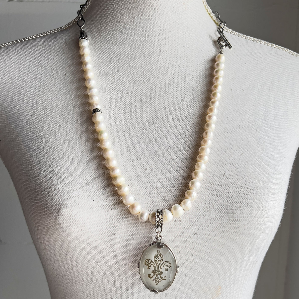 Fleur-De-Lis Necklace White – Sterling Silver – Gem Kingdom