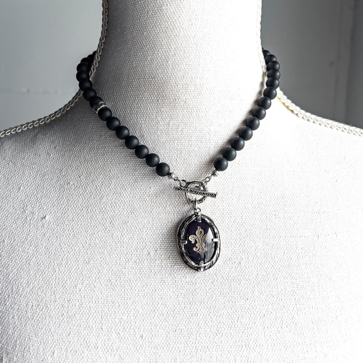 Fleur-De-Lis Bead Necklace Black – Sterling Silver – Gem Kingdom