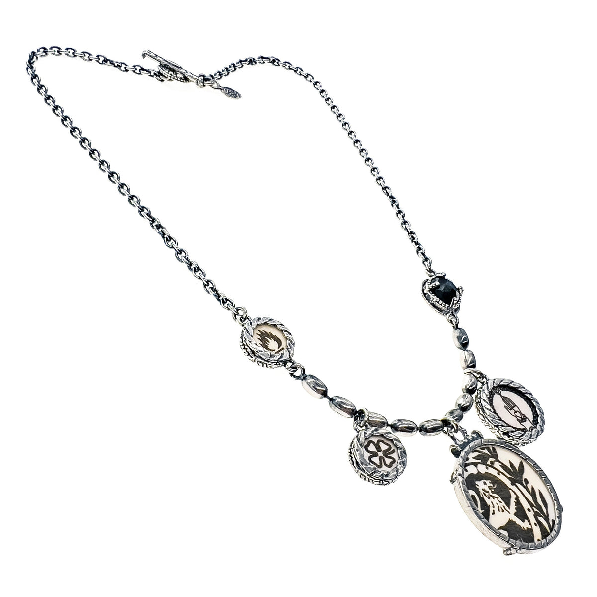 Gegraveerde Medaillon Ketting – Sterling Zilver – Gem Kingdom