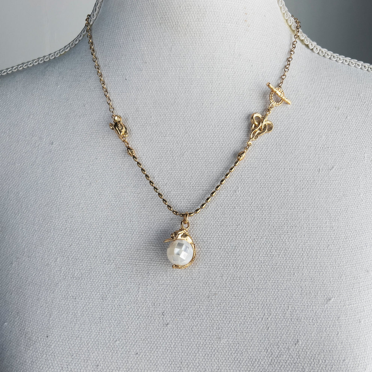 Swan Necklace White – 18k Gold Plated – Gem Kingdom