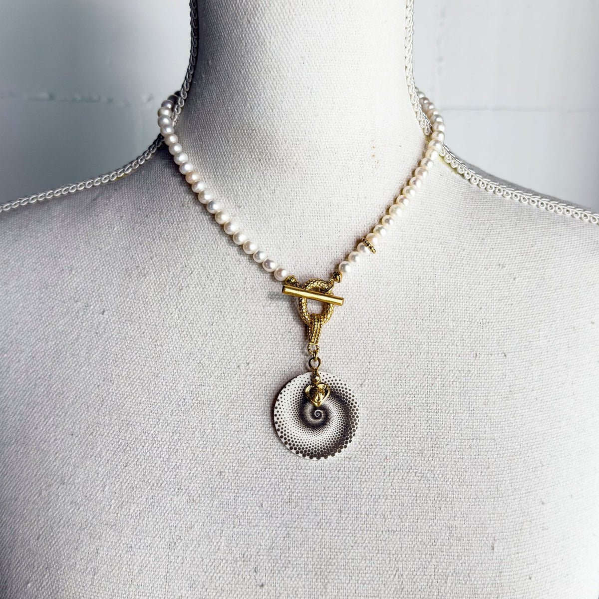 Pearl Swirl Necklace – 18k Gold Plated – Gem Kingdom
