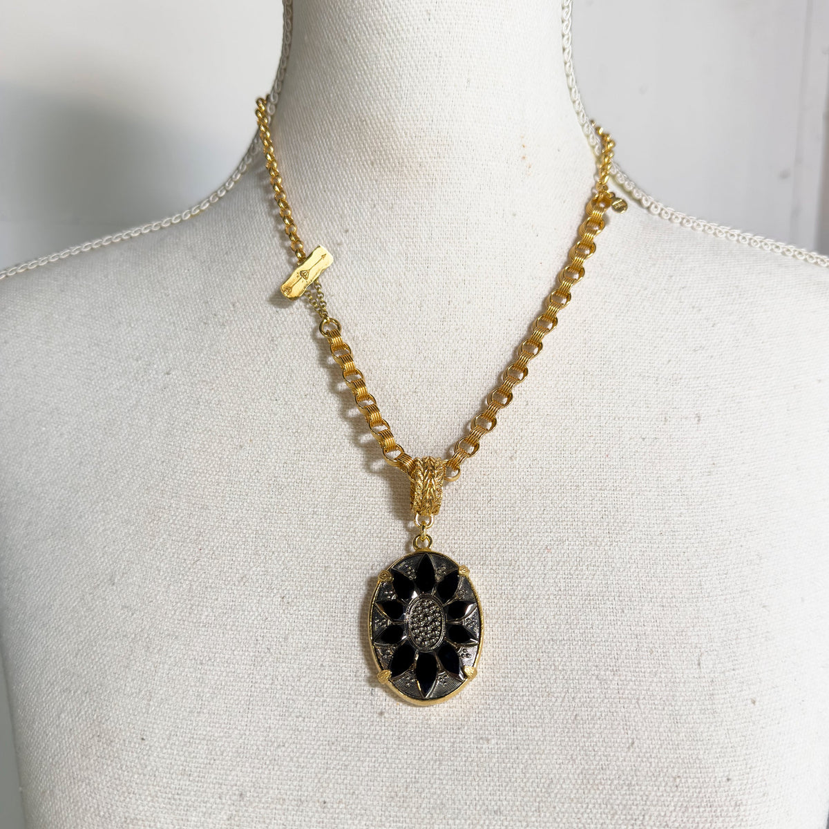 Noir Cosmos Pendant – Gold Plated – Gem Kingdom