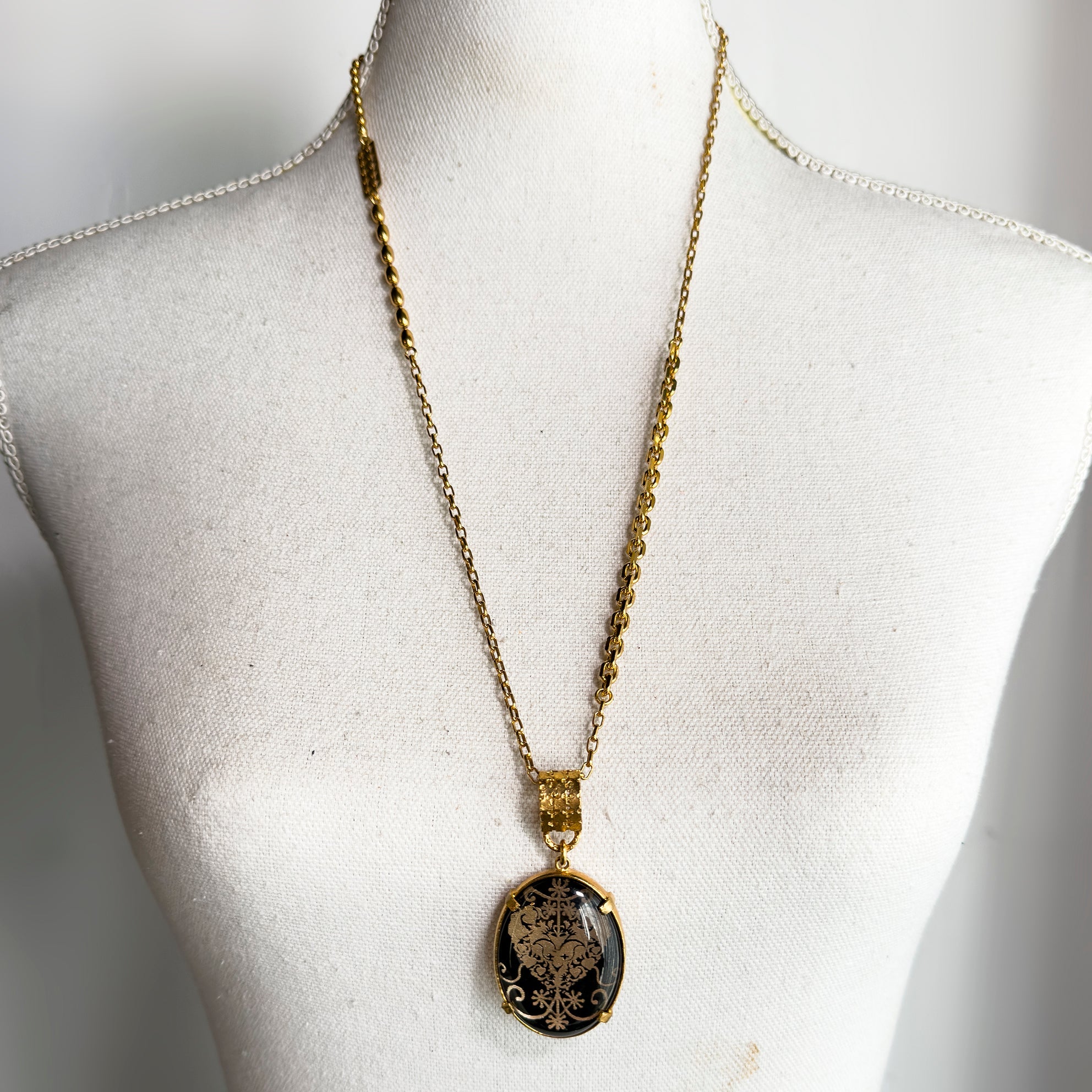 Black Intaglio Pendant – Gold Plated – Gem Kingdom