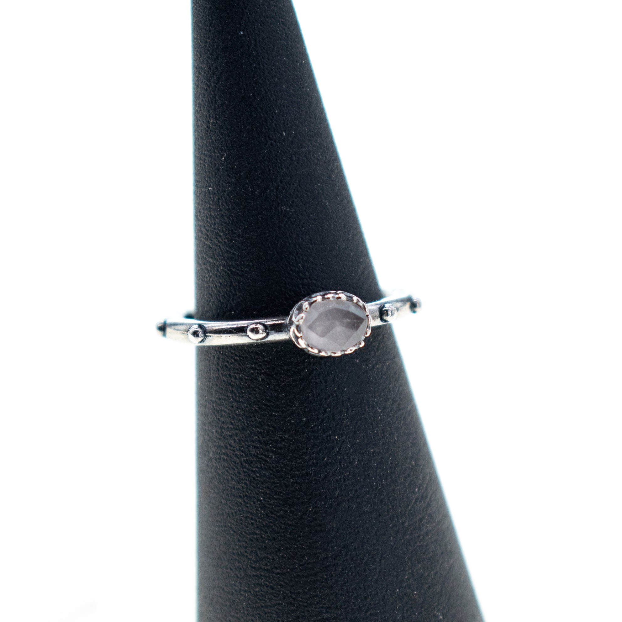Rosequartz Studded Band Ring